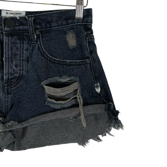 Free People One TeaSpoon Bandits Distressed Jeans Shorts Size 25 - Picture 4 of 9